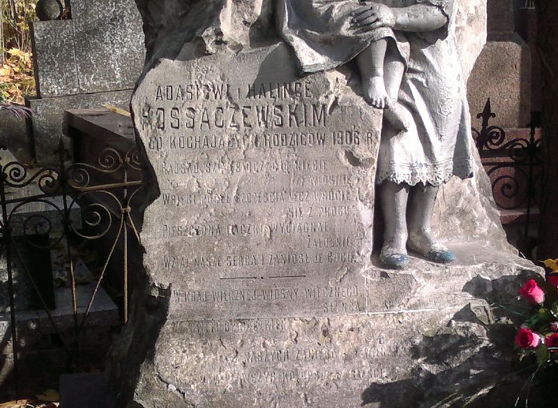 Pomnik Adasia i Halinki na sokólskim cmentarzu (iSokolka.eu)