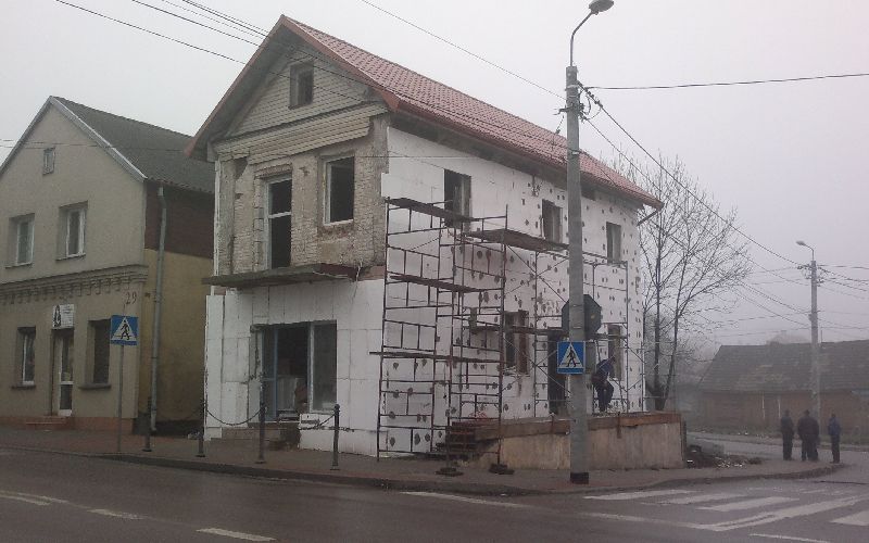 Trwa remont kamienicy (iSokolka.eu)