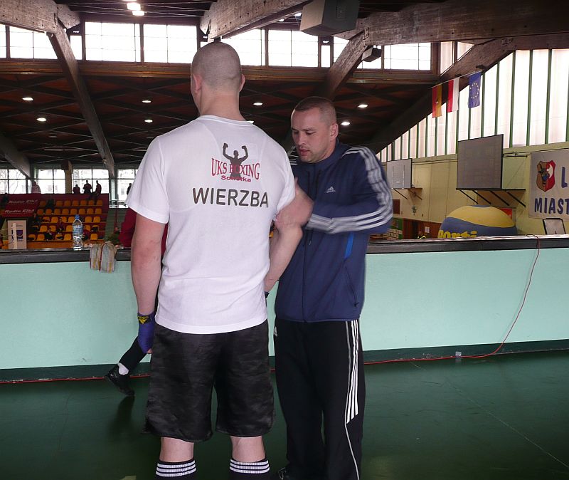 Paweł Wierzbicki (z lewej) zdobył Mistrzostwo Polski (UKS Boxing Sokółka)