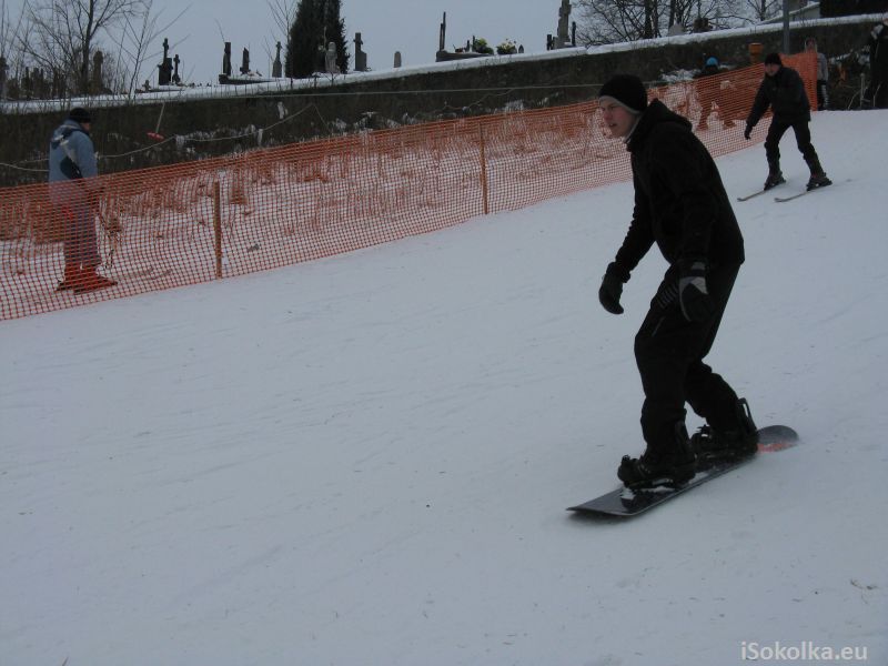 W zawodach brali też udział snowboardziści (iSokolka.eu)